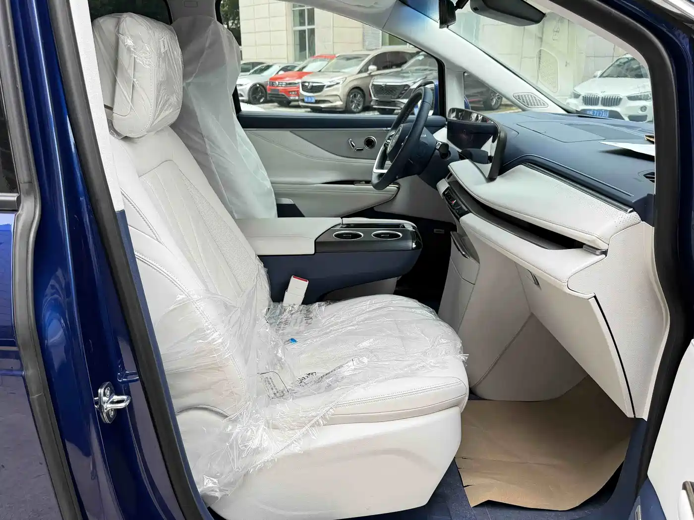 Buick GL8 New Energy 2026 2024 Land Honor Luxury Edition 6-Seater