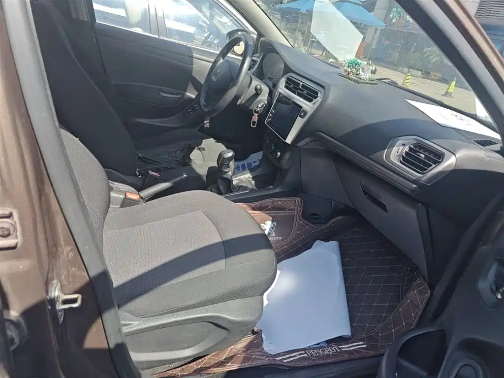 Peugeot 301 2016 1.6L Manual Comfort Edition фото 25