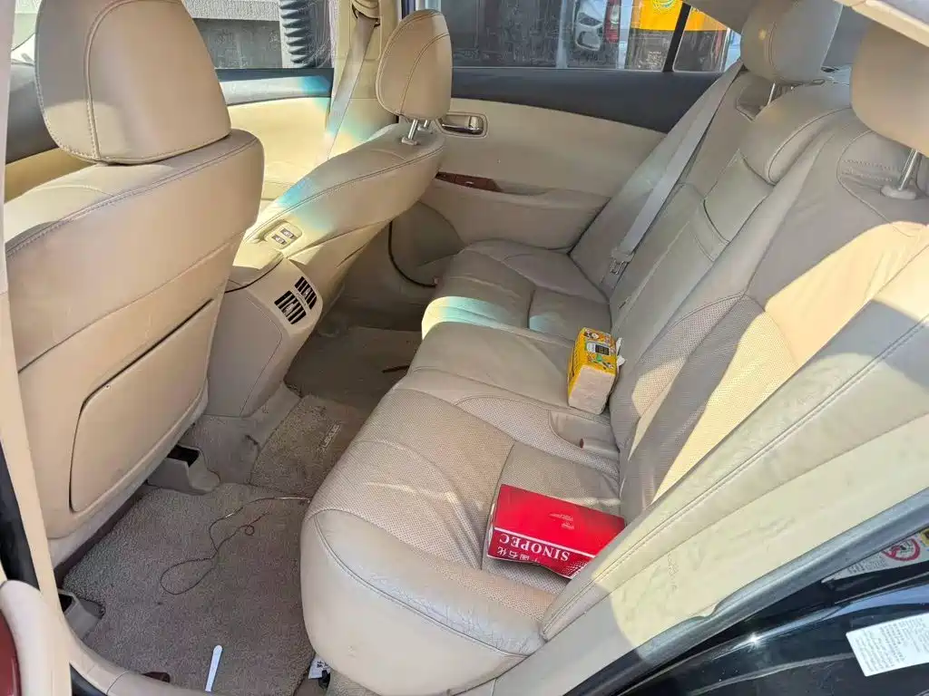 Фото 7 - Lexus ES