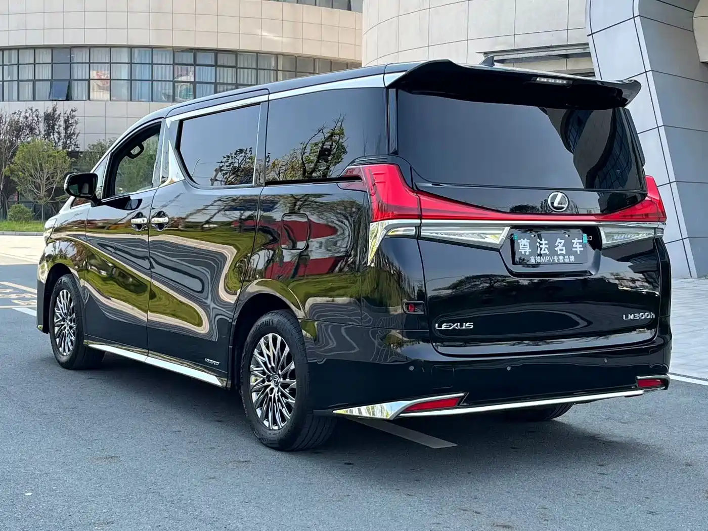 Lexus LM 2021 2020 300h Seven-Seater Elegance Edition