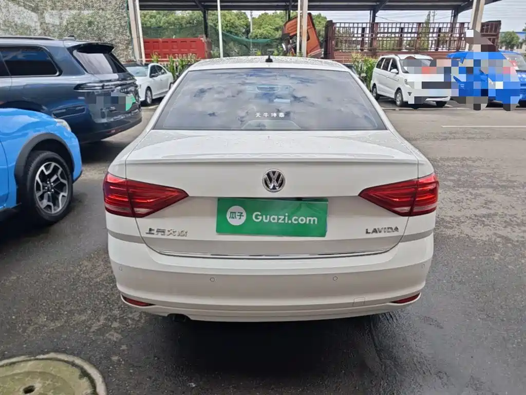 Volkswagen Lavida 2017 1.6L Automatic Comfort Edition фото 6