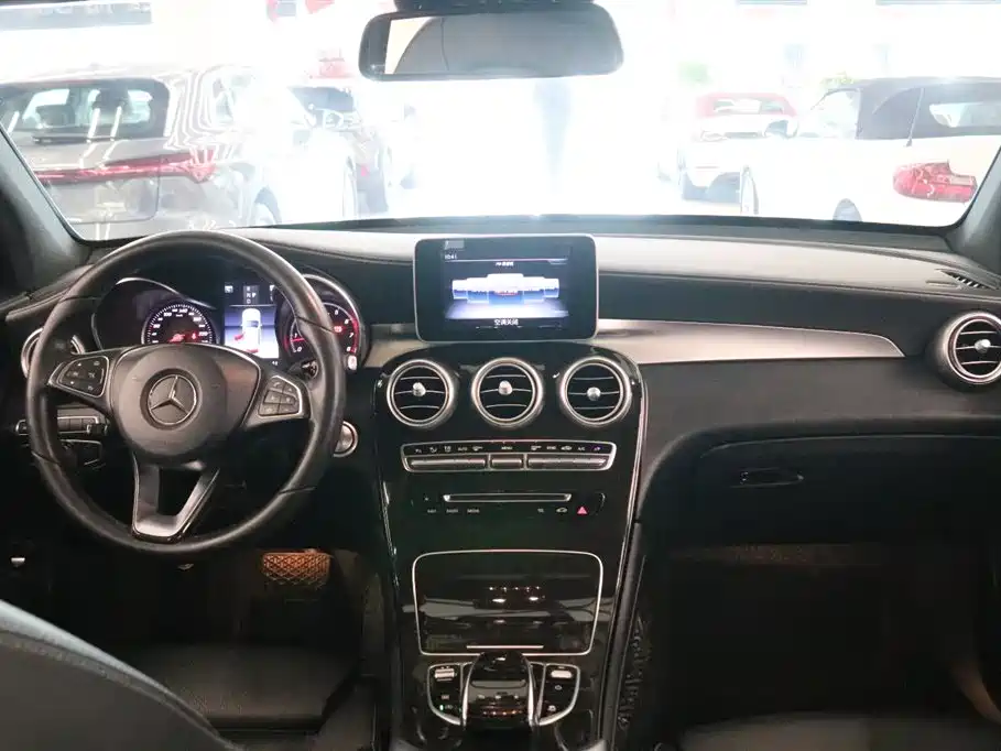 Mercedes-Benz GLC 2018 GLC 260 4MATIC Luxury фото 5