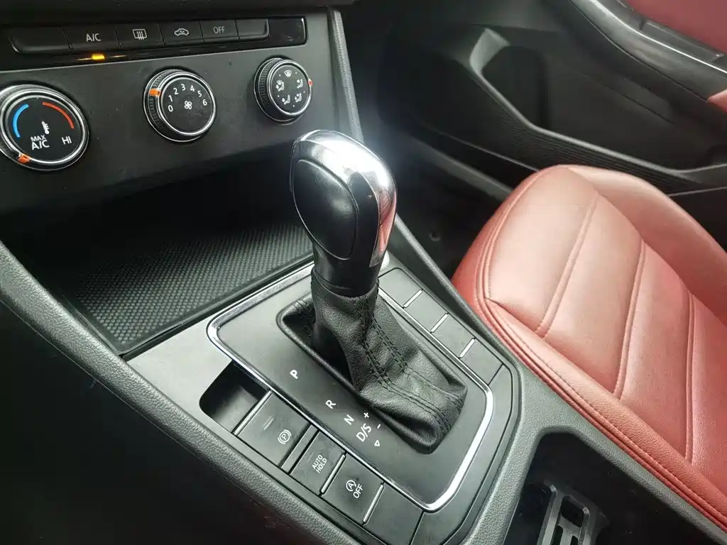 Volkswagen Bora 2019 1.5L Auto Fashion Model фото 13