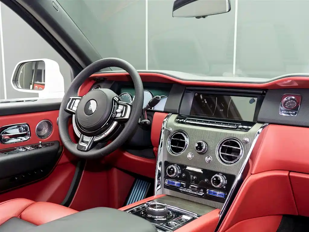 ROLLS-ROYCE CULLINAN