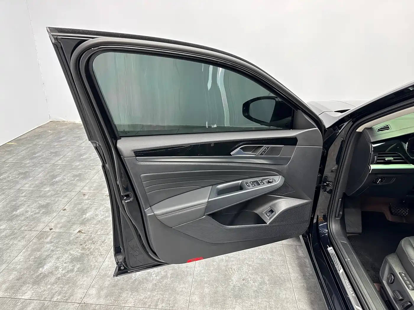 Volkswagen Passat 2024 380TSI Starlight Dragon Soaring Edition фото 13