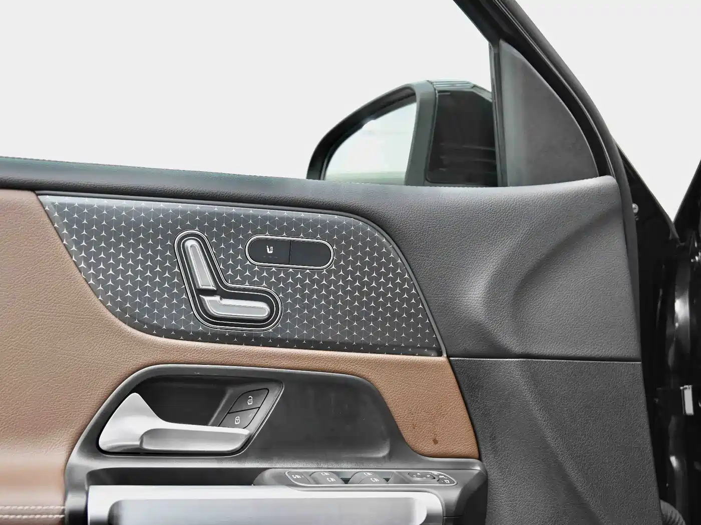 Mercedes-Benz GLB 2024 Facelift GLB 220 Style фото 36