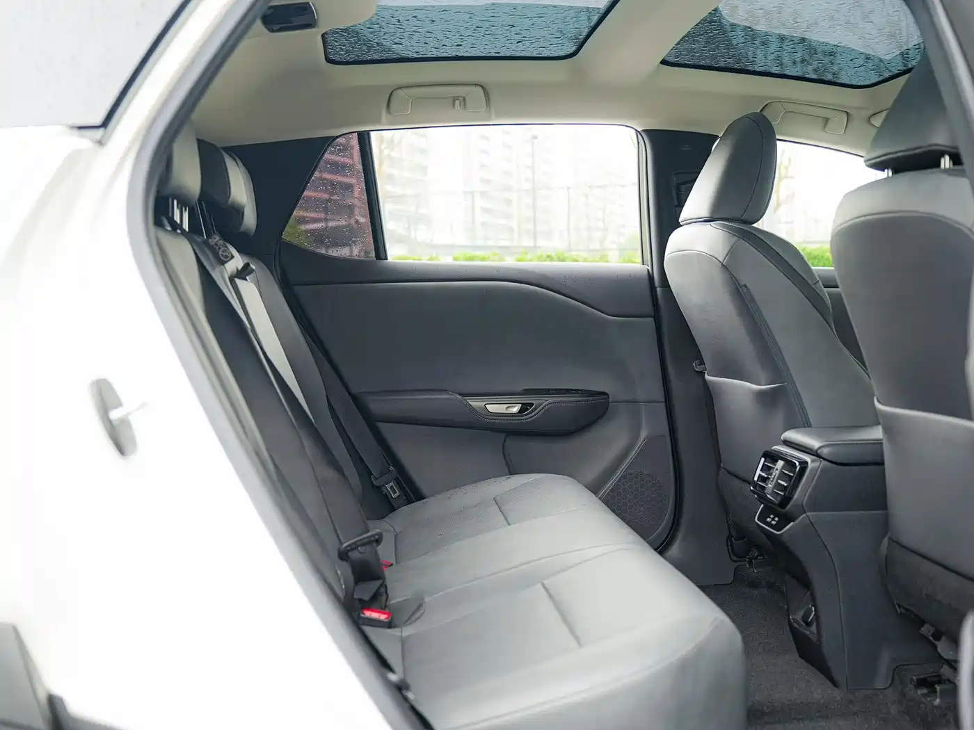 Lexus RZ 2023 450e 4WD Deluxe фото 14