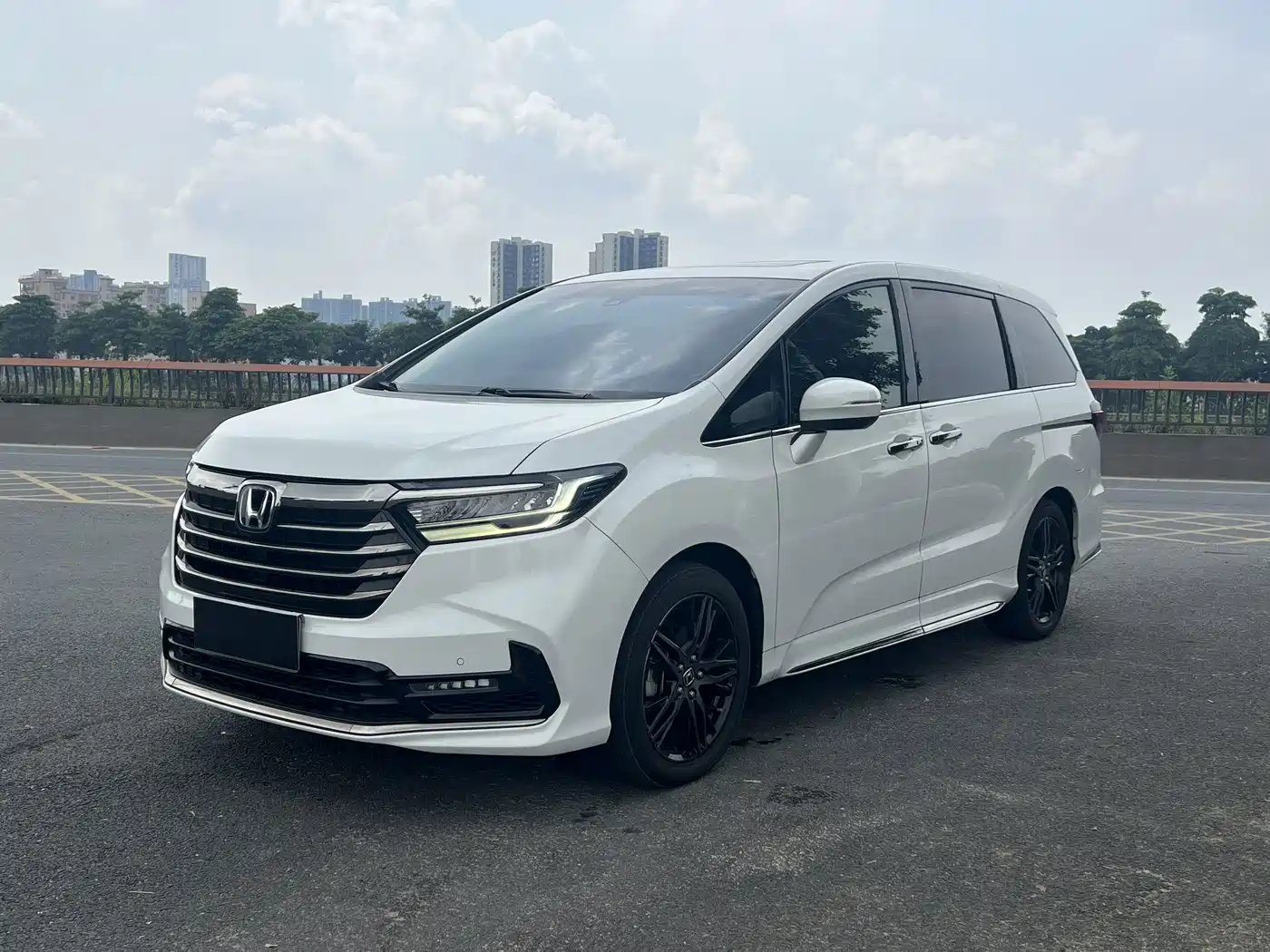 Фото 1 - Honda Odyssey