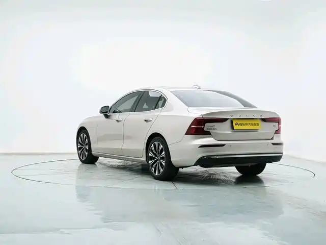 Фото 4 - Volvo S60