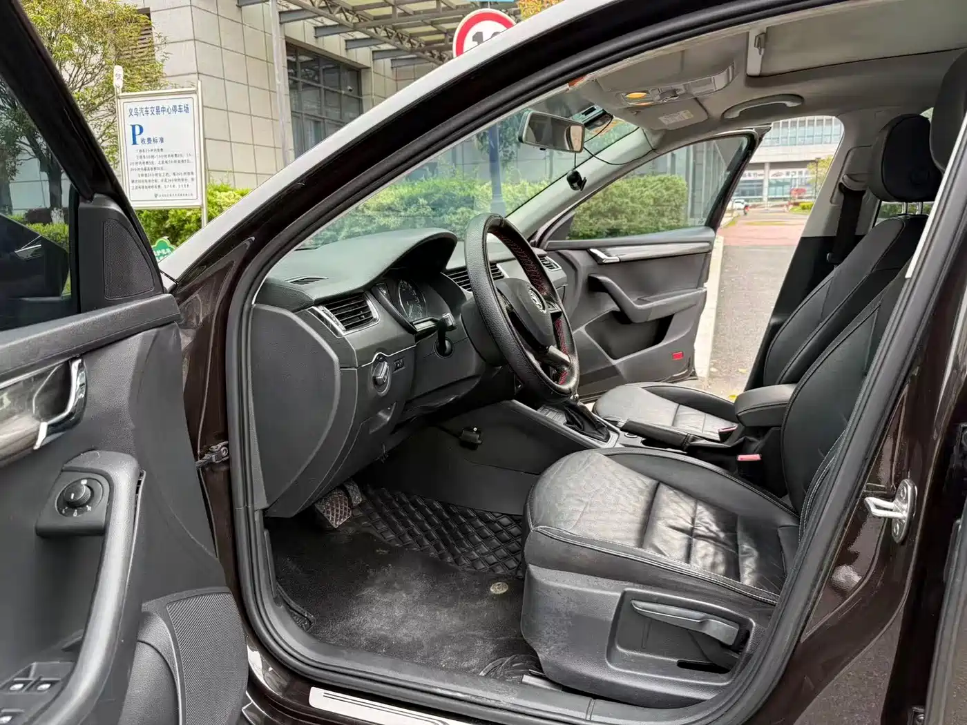 Škoda Octavia 2016 1.6L Automatic Smart Edition фото 4