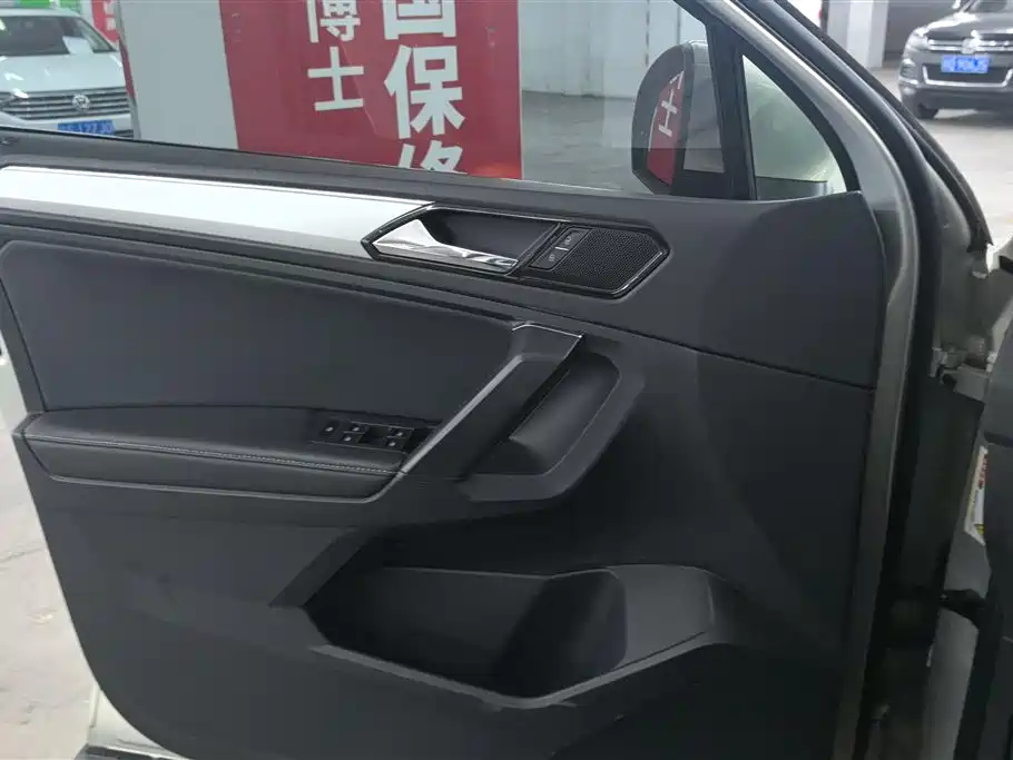 Volkswagen Tiguan L 2021 330TSI Automatic 2WD Smart фото 7