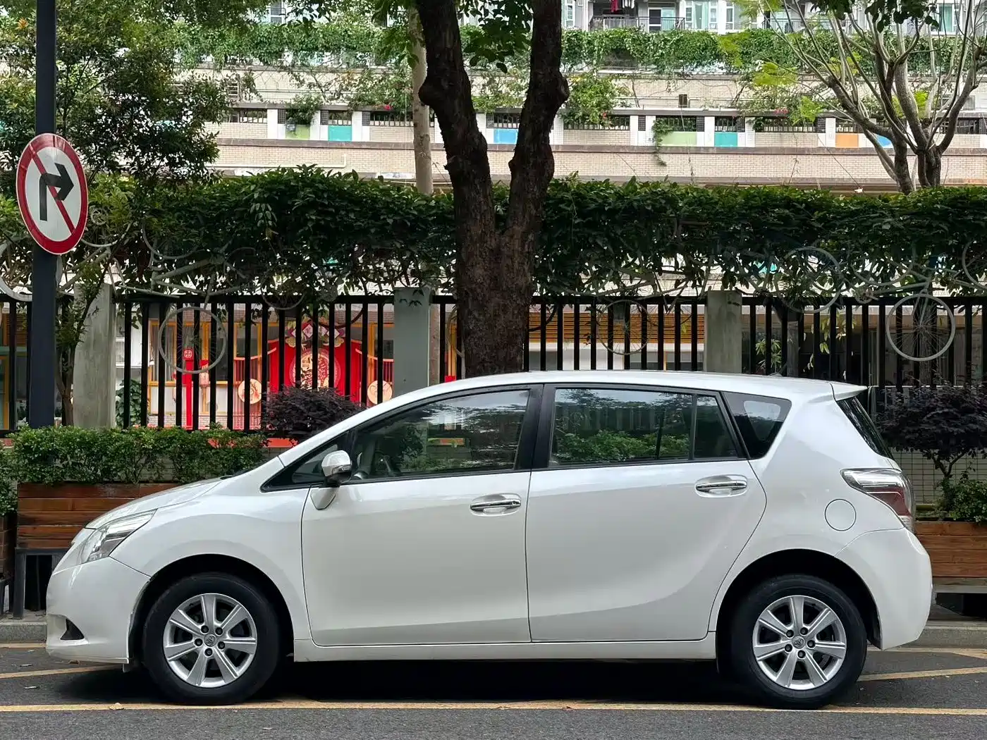 Toyota E'Z 2014 Xingyao 180E CVT Elite фото 5