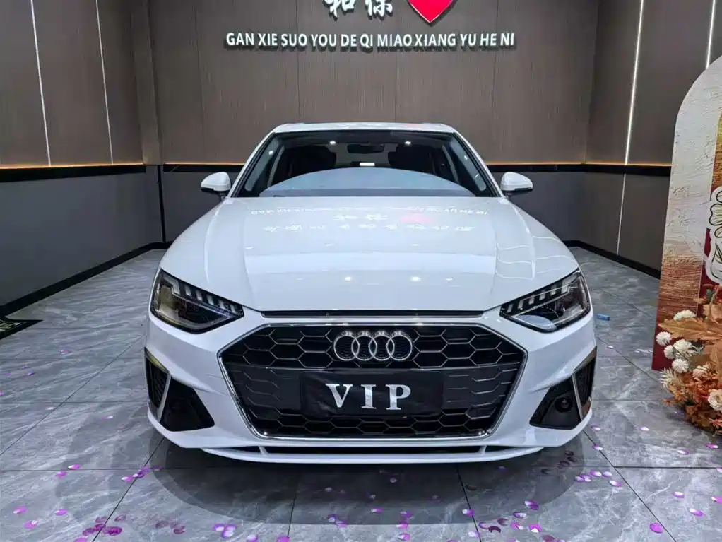 Audi A4L 2022 40 TFSI Fashion Dynamic фото 2