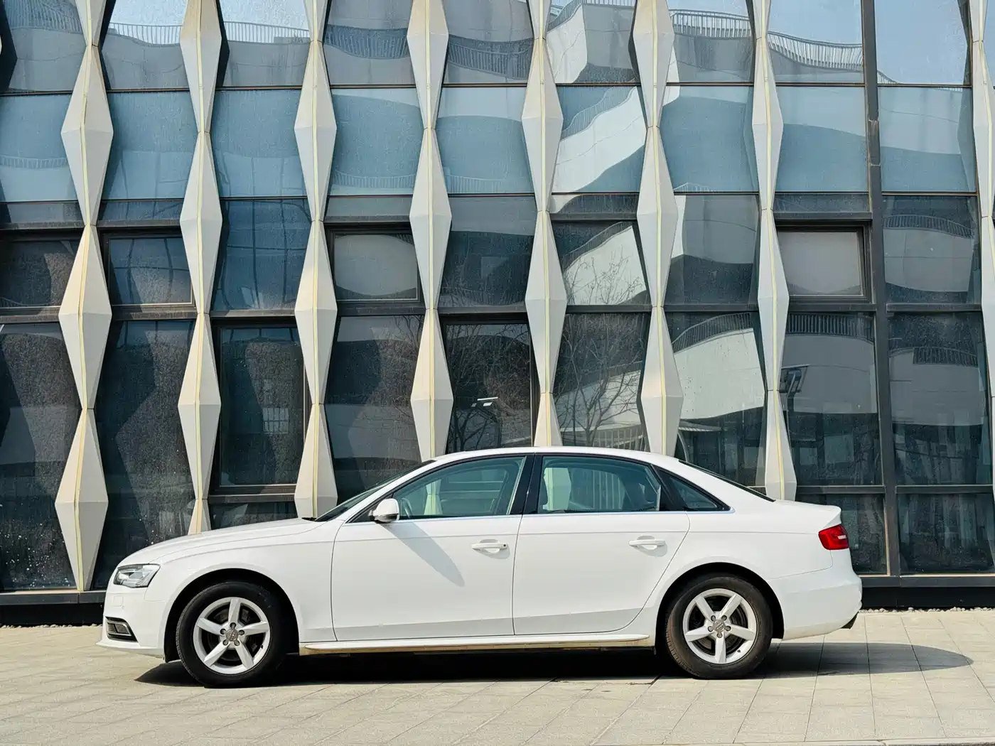 Audi A4L 2013 35 TFSI Automatic Comfort фото 3