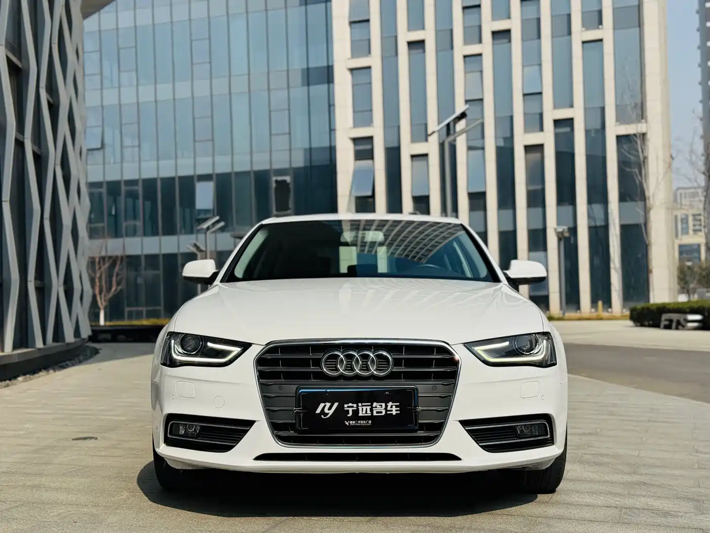 Audi A4L 2013 35 TFSI Automatic Comfort фото 2