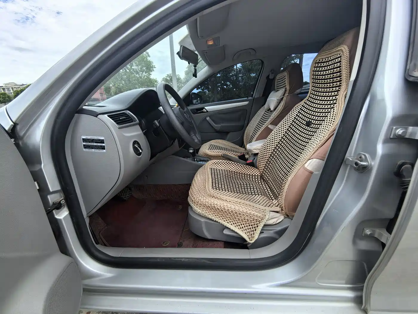 Volkswagen Bora 2012 1.6L Automatic Fashion Value Edition фото 5