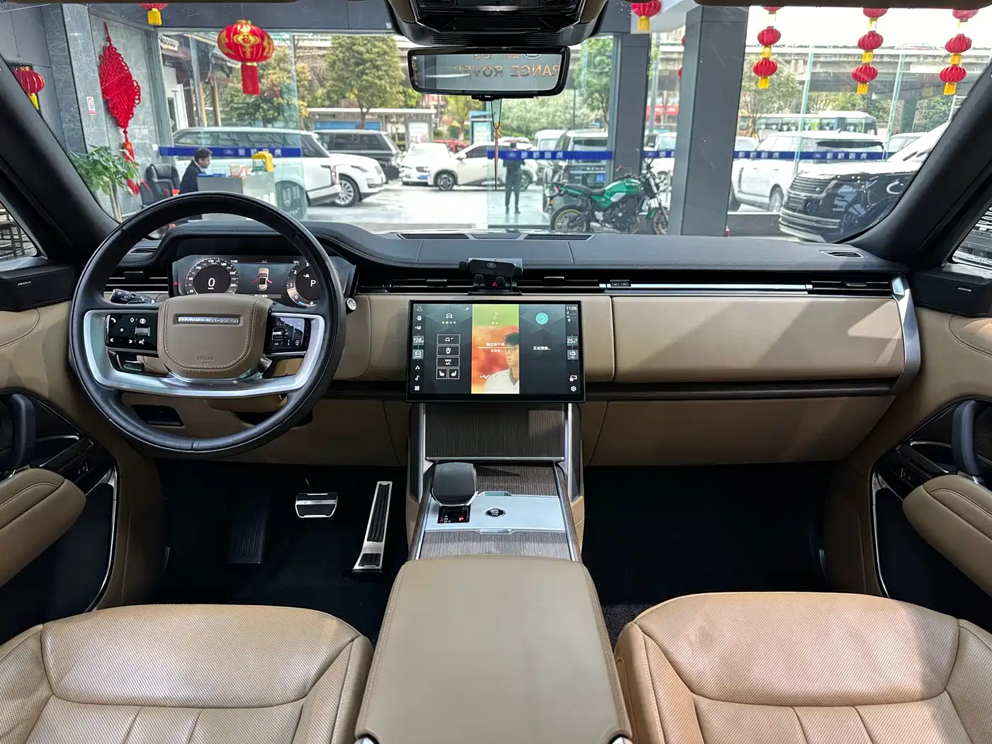 Land Rover Range Rover 2024 3.0 L6 400PS Golden Age Extended 7-Seater фото 6