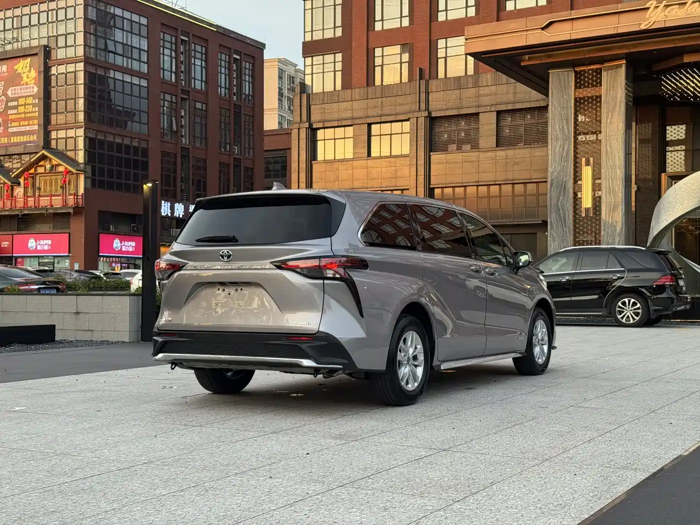 Toyota Granvia 2023 2.5L Hybrid Comfort Edition фото 9