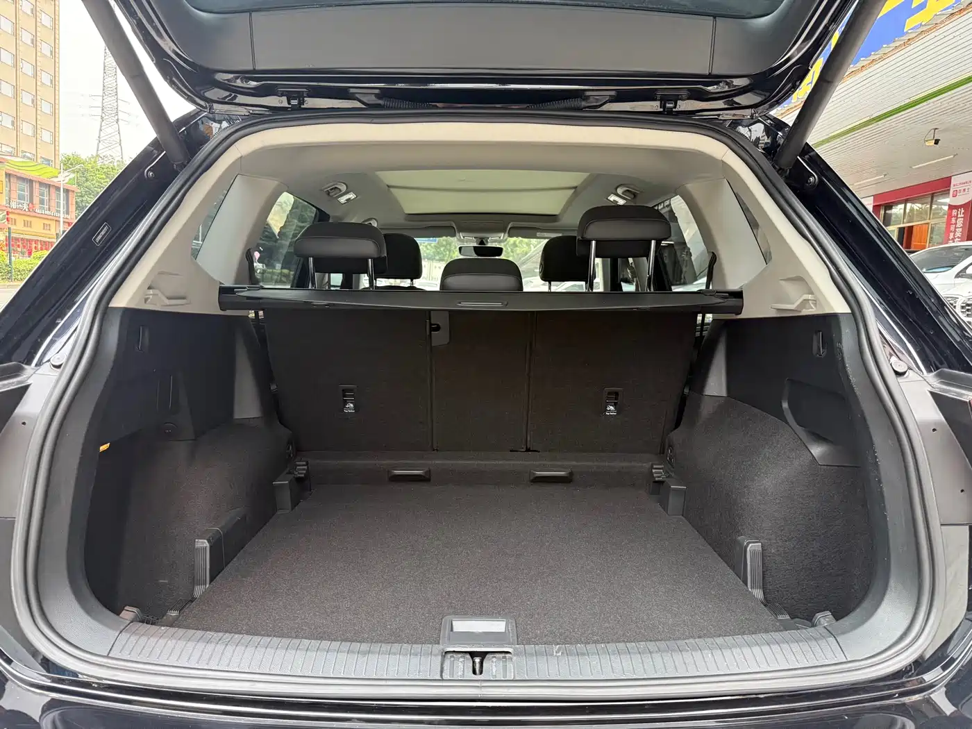 Volkswagen Tiguan L 2021 330TSI Automatic 2WD R-Line Premium фото 12