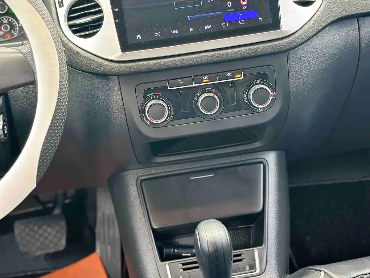 Volkswagen Tiguan 2015 1.8TSI Automatic 2WD Trendline фото 8