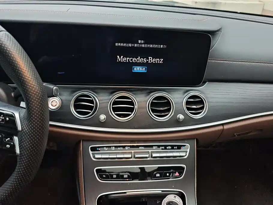 Mercedes-Benz E-Class 2023 E 260 L Sport фото 13