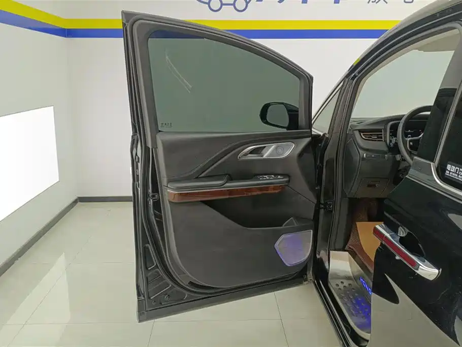 Hongqi HQ9 2023 2.0T Smart Connect Flag Smooth Edition фото 7