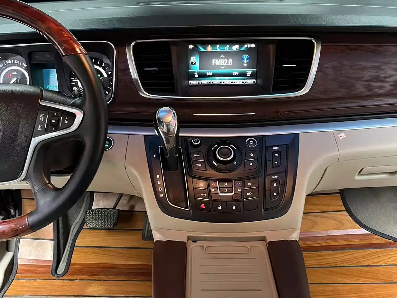 Buick GL8 2018 28T Comfort China VI фото 27