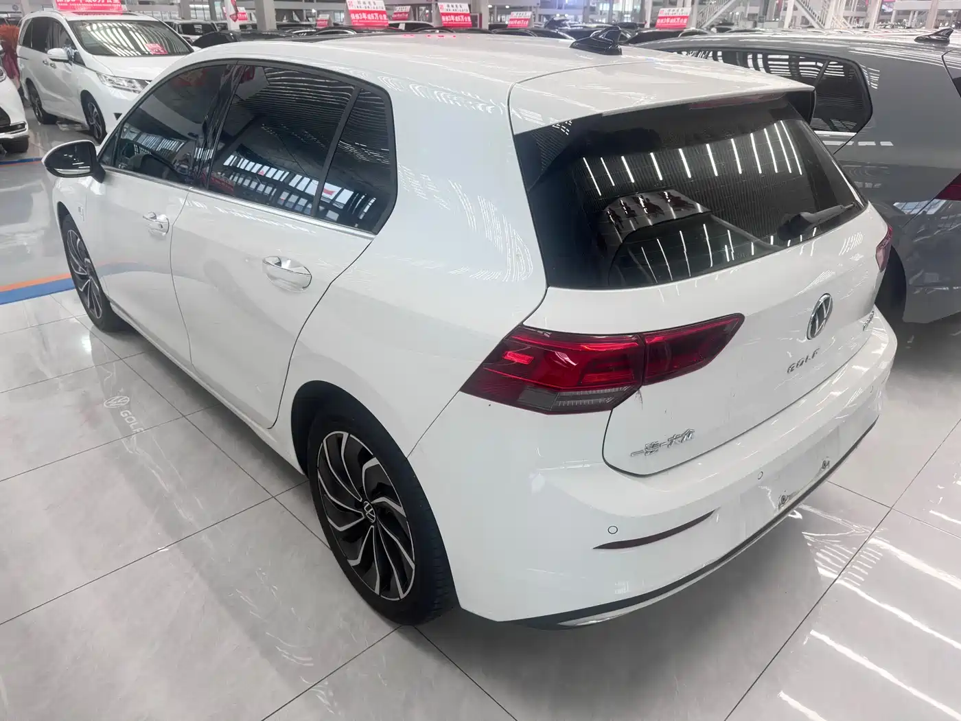 Volkswagen Golf 2023 Facelift 280TSI DSG Pro фото 10