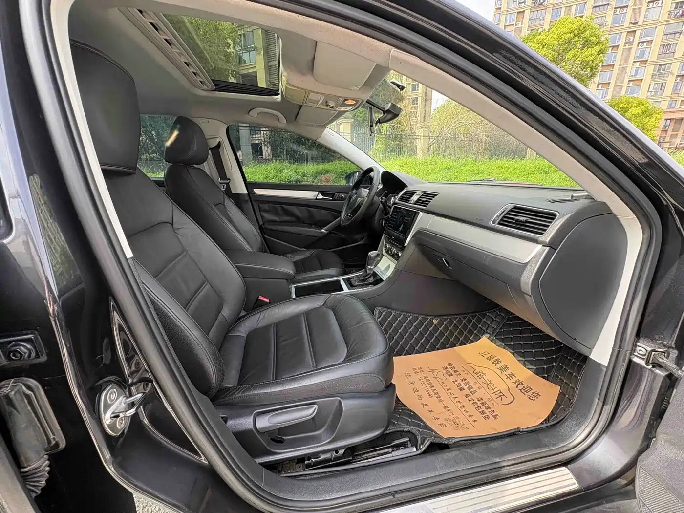 Volkswagen Passat 2014 1.8TSI DSG Luxury Edition фото 17