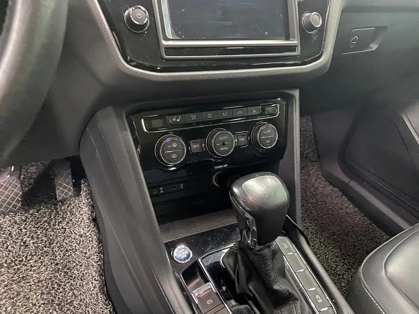 Фото 11 - Volkswagen Tiguan L