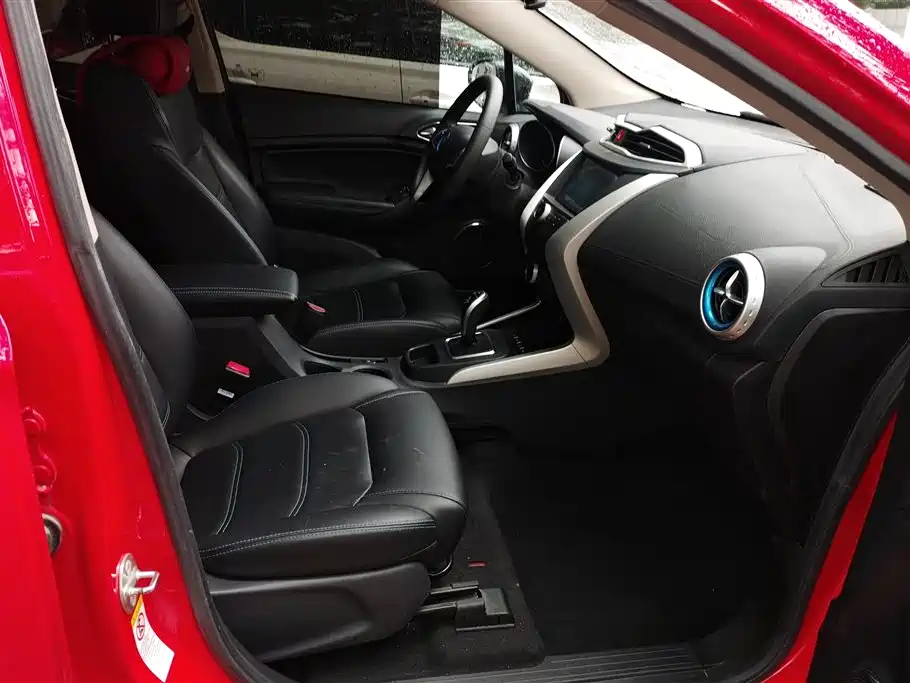 BYD Yuan New Energy 2018 EV360 Smart Connected Cool Edition фото 8