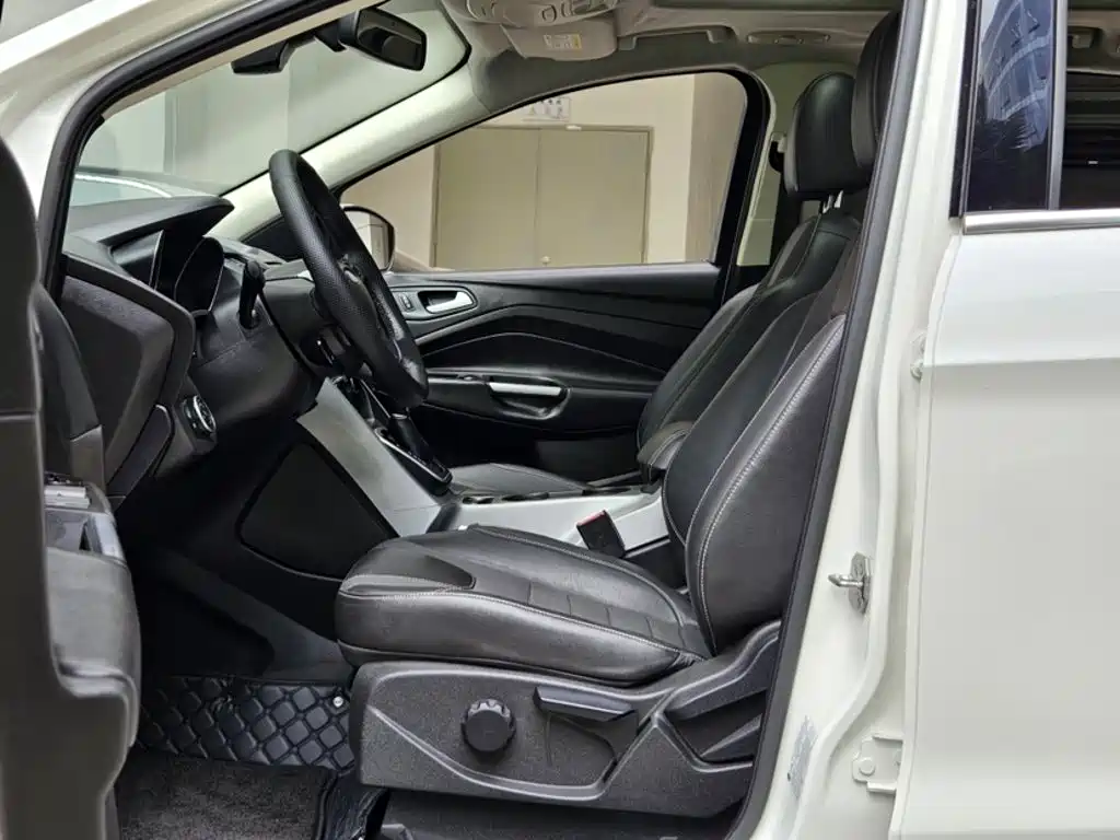 Фото 13 - Ford Kuga