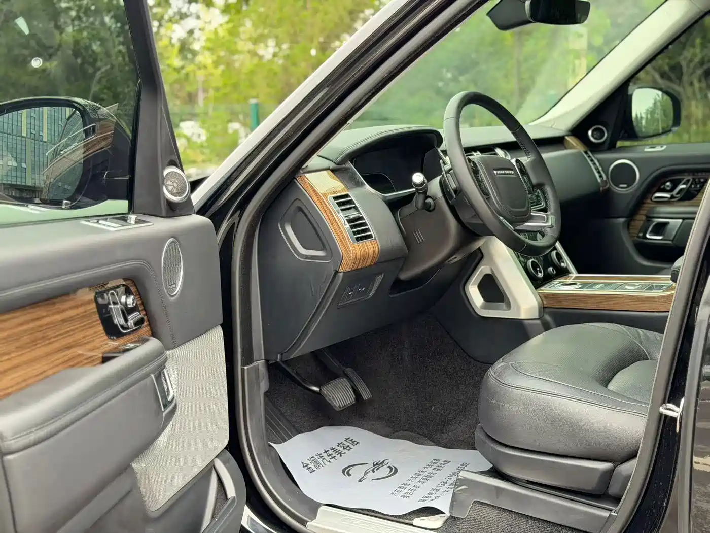 Photo 4 - Land Rover Range Rover