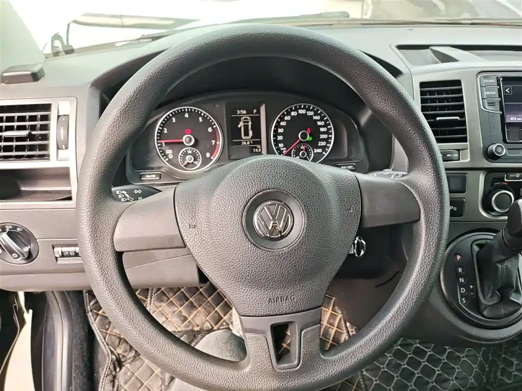 Volkswagen Caravelle 2015 2.0TSI 4WD Comfort фото 7