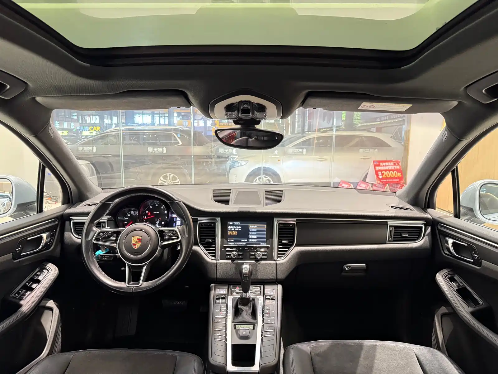 Фото 17 - Porsche Macan