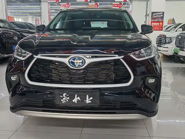 Toyota Highlander 2.5L, Гибрид, полный привод, Премиум, 7 мест