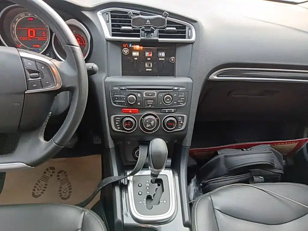 Фото 13 - Citroën C4L