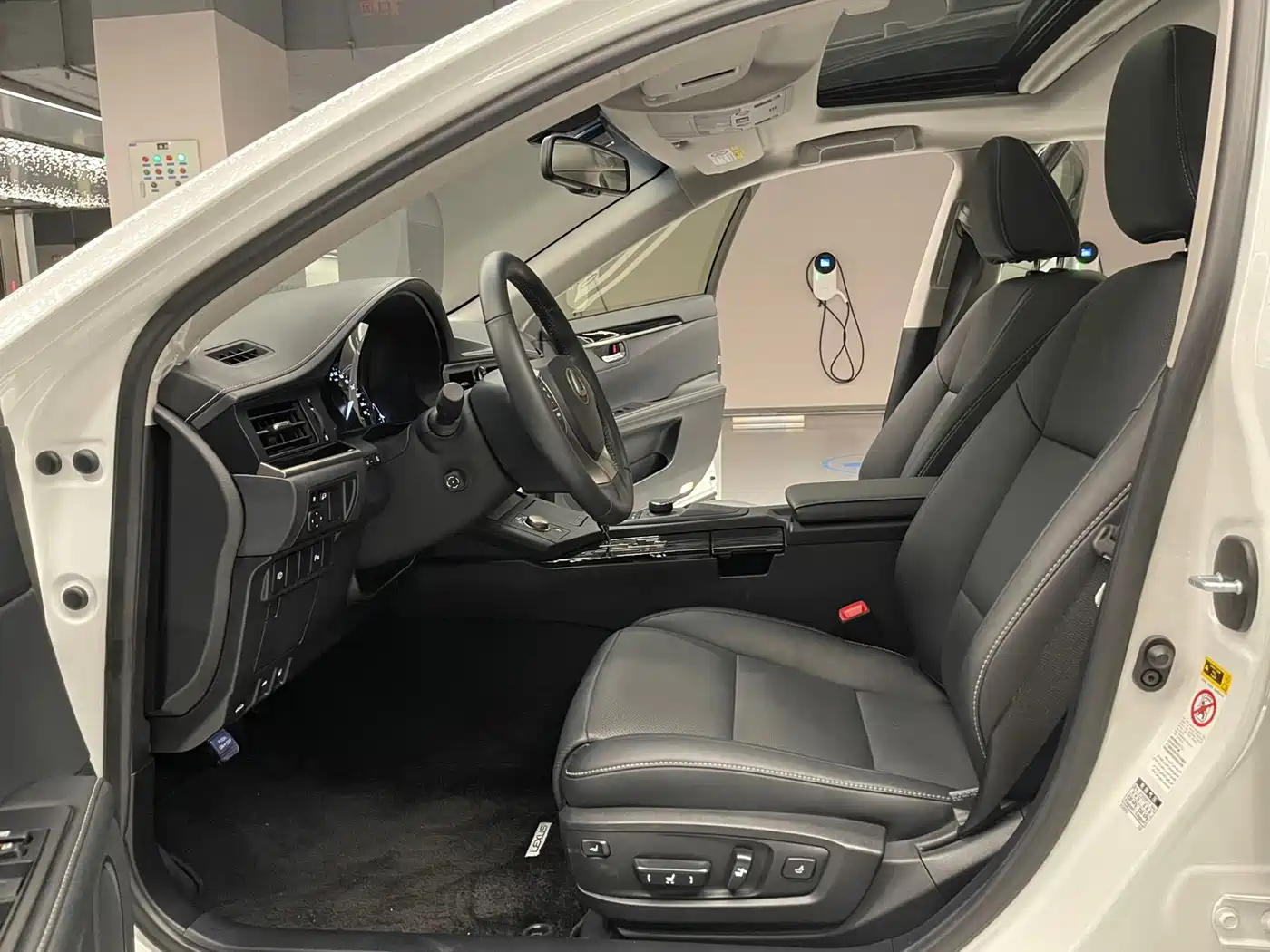 Фото 9 - Lexus ES