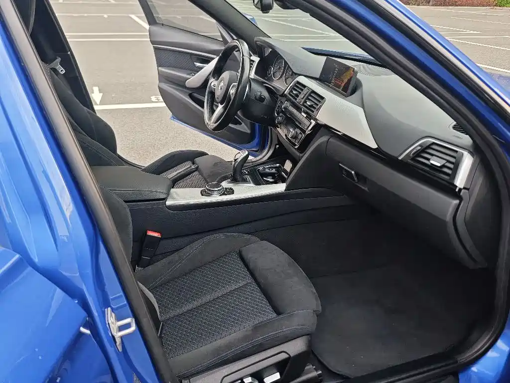 BMW 3 Series 2016 320i M Sport фото 9