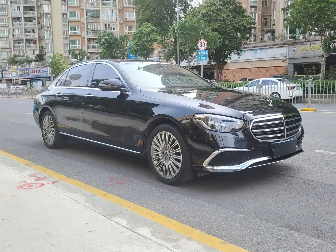 Mercedes-Benz E-Class 2021 E 300 L Fashion фото 3