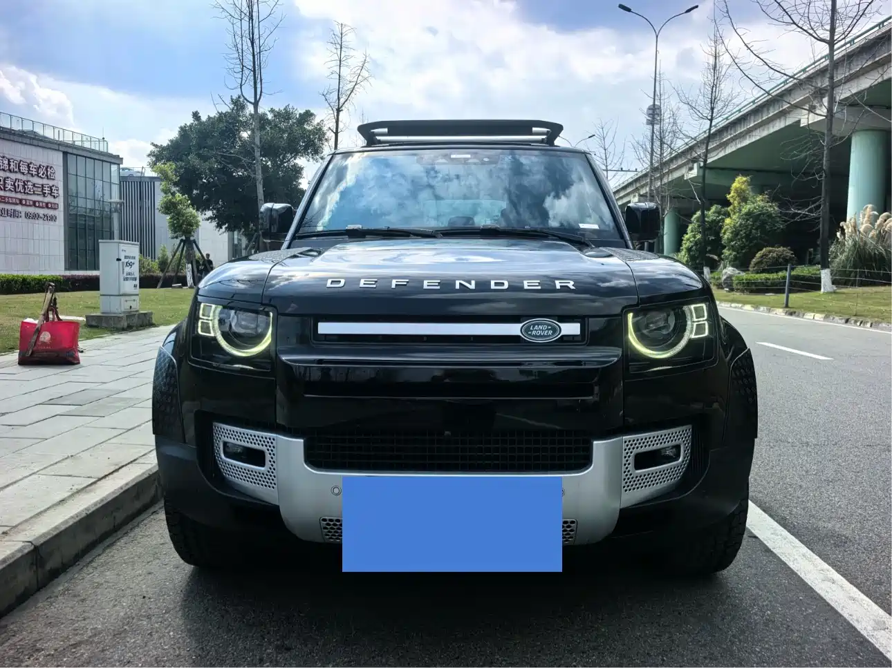 Land Rover Defender 2020 Model 110 P400 HSE фото 2