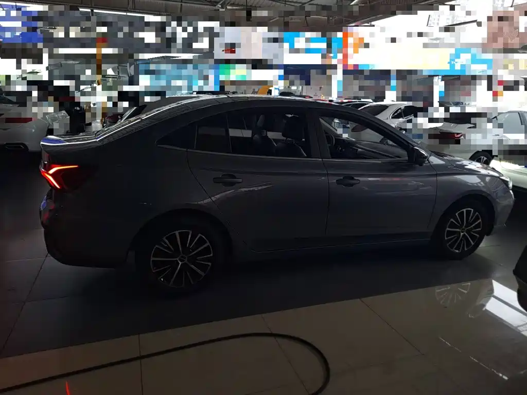 Фото 5 - Roewe i5