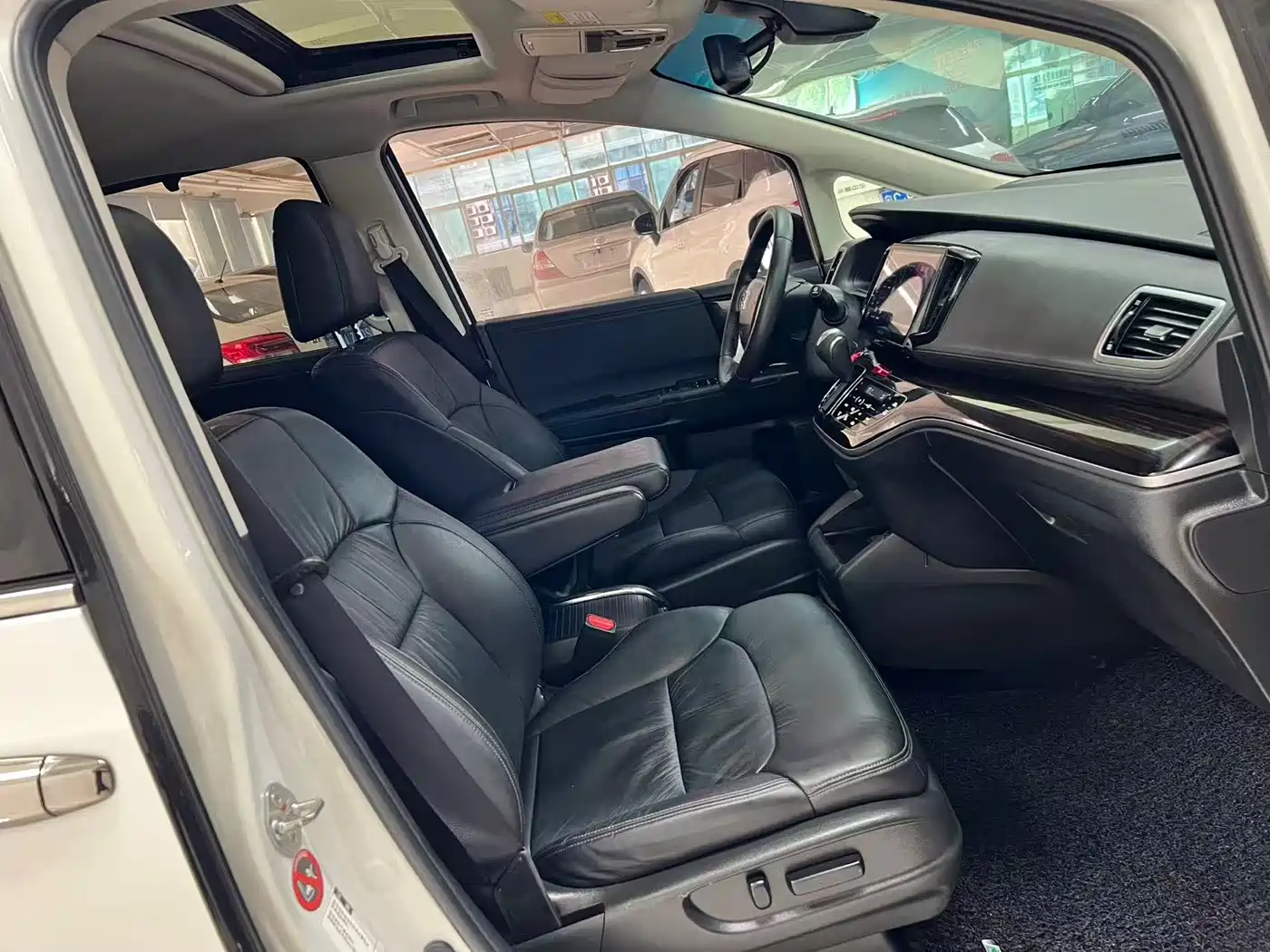 Фото 7 - Honda Odyssey