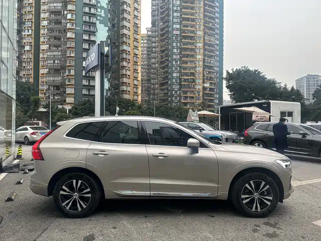 Volvo XC60 2023 B5 AWD Smart Luxury Edition — фото 4