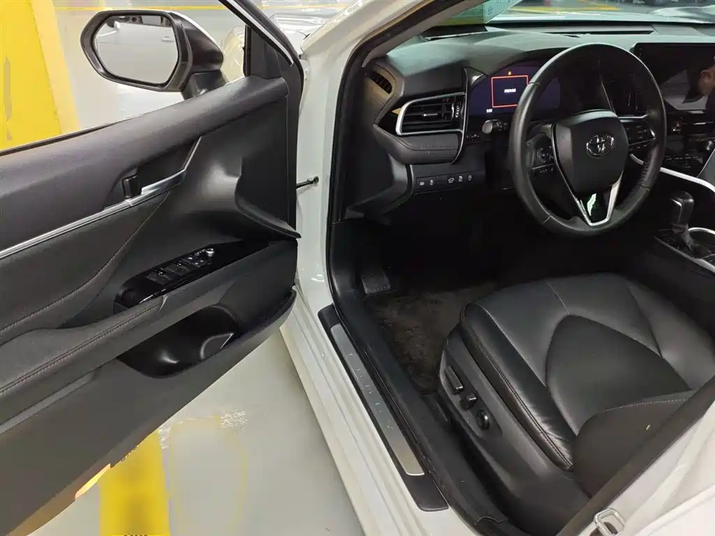 Toyota Camry 2021 2.5G Luxury Edition фото 16