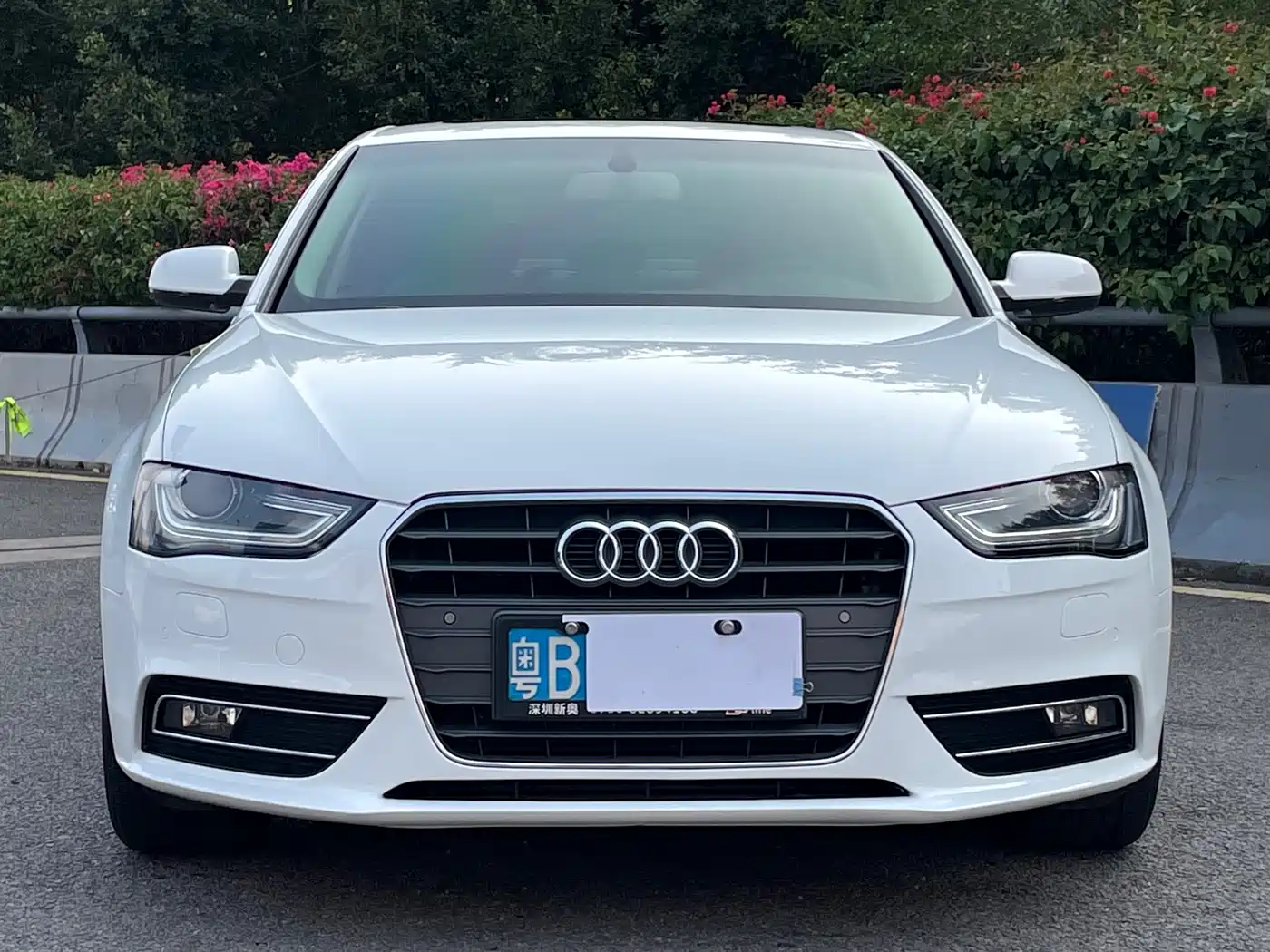 Audi A4L 2013 35 TFSI Automatic Comfort фото 2