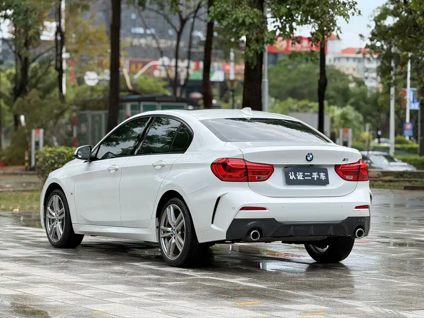 BMW 1 Series 2019 120i Leading M Sport Package фото 19