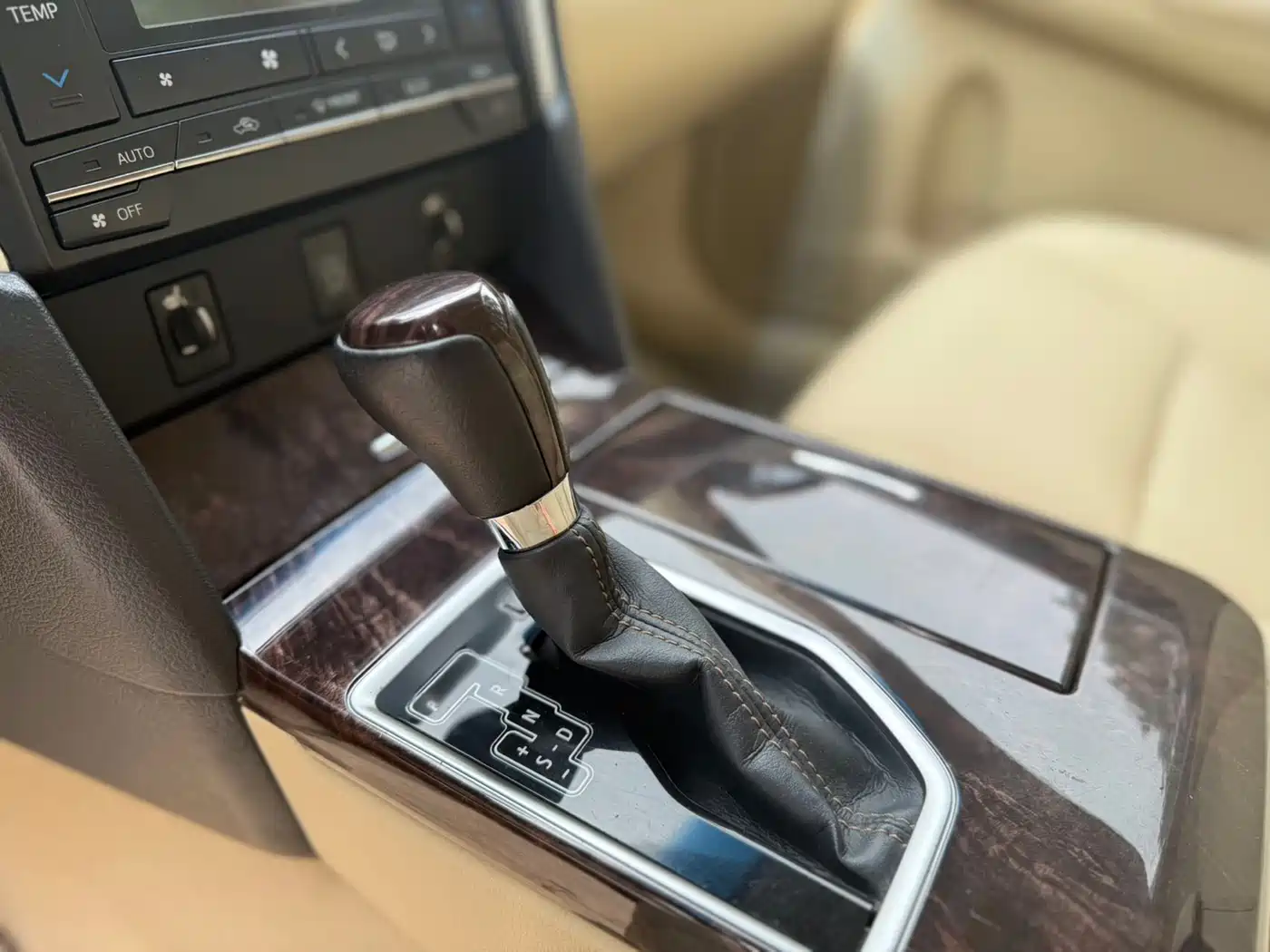 Toyota Camry 2016 2.0G 10th Anniversary Leading Edition фото 7