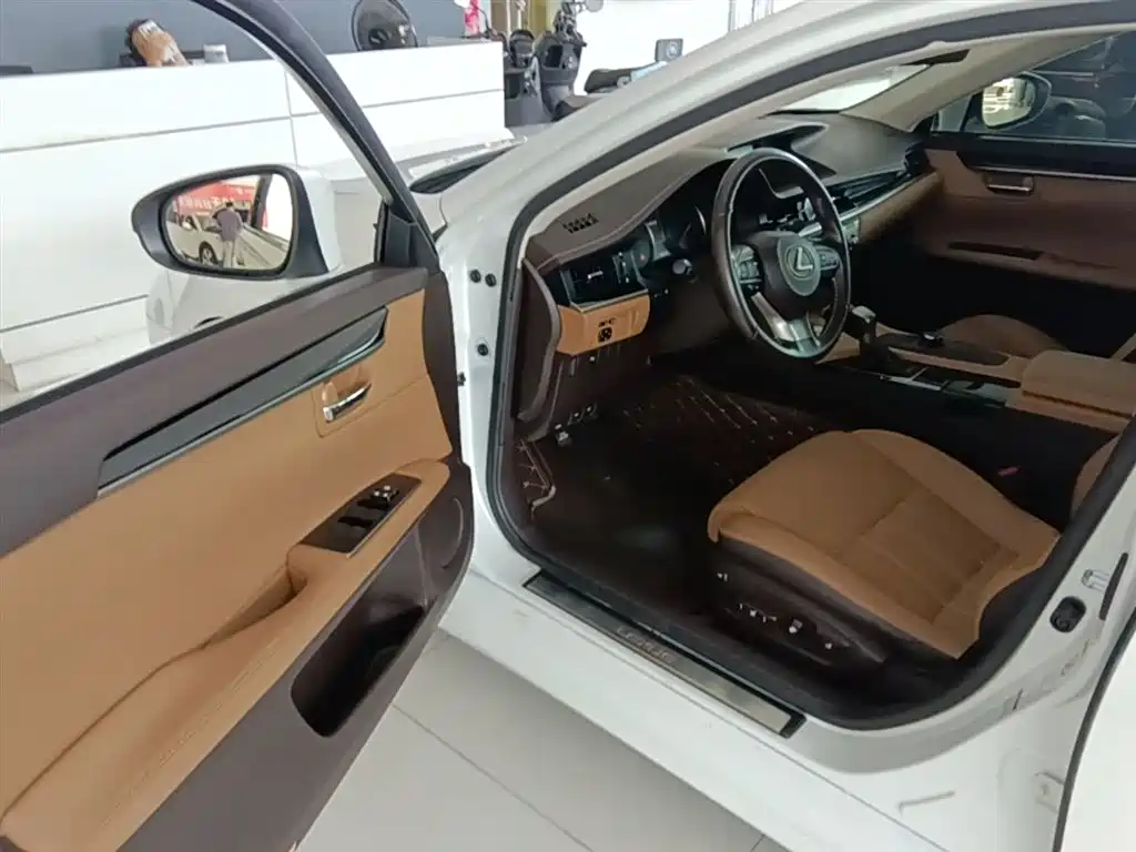Lexus ES 2015 200 Elite Edition фото 16