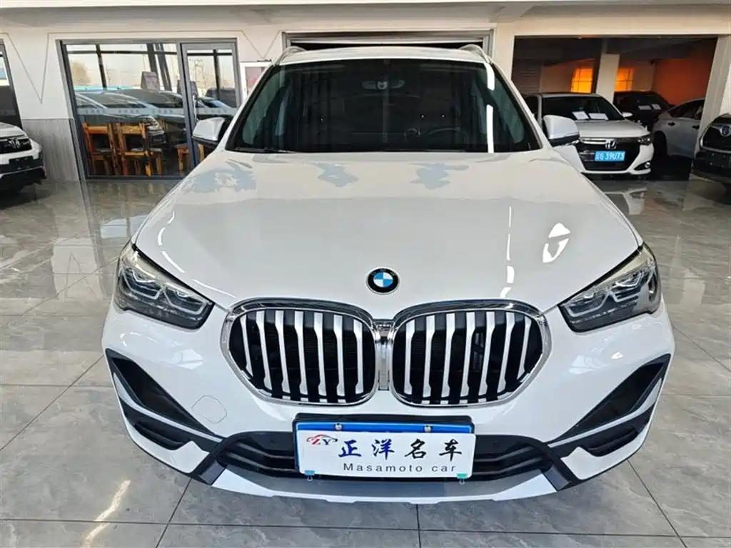 BMW X1 2022 sDrive20Li Fashion фото 2